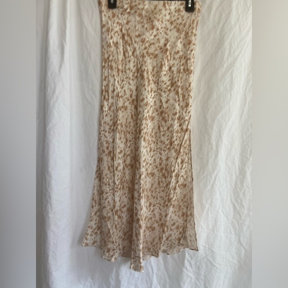 J Crew Y2K Animal Print Slip Skirt with Side slits Beige/White Size Small - Picture 14 of 15